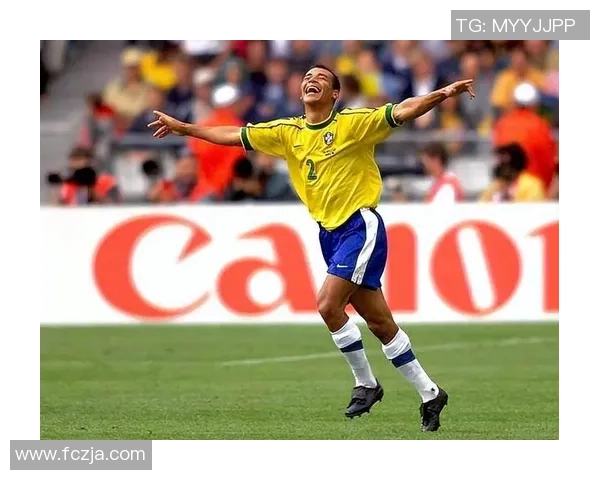 不同足球明星的独特球技解析与风格对比